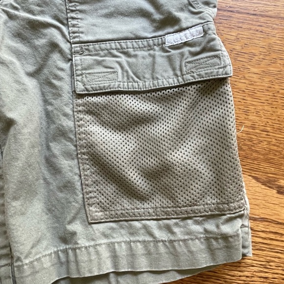 Columbia half moon bay olive/khakish shorts- size Small- - Picture 7 of 8
